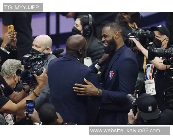 詹姆斯模仿决定1宣布退役是否过于哗众取宠显得不够体面 詹姆斯模仿决定1宣布退役是否过于哗众取宠显得不够体面