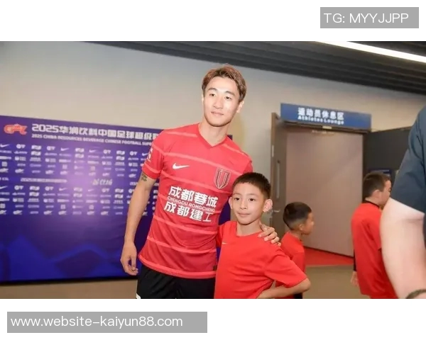 韦世豪担任蓉城队长实至名归与罗慕洛刘殿座共同引领球队前行