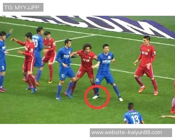 荷兰足协宣布因大雪天气推迟荷乙赛事荷甲比赛暂时不受影响继续进行